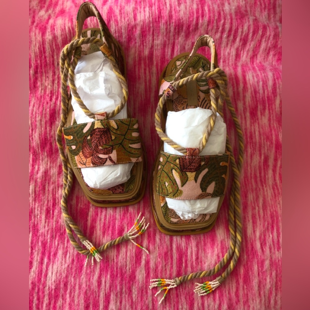 Farm Rio platform sandals sz9